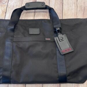 Tumi NWOT Black Ballistic Nylon Large Duffel Weekender Bag with Trolley Sleeve